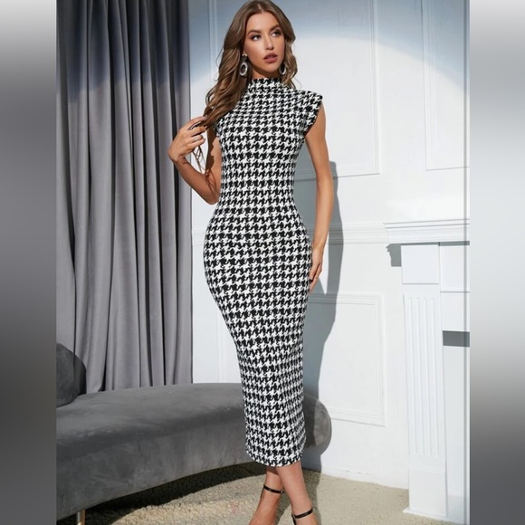 ⭐️NEW⭐️ From Work to Play Houndstooth Stretch Dress - Picture 6 of 8